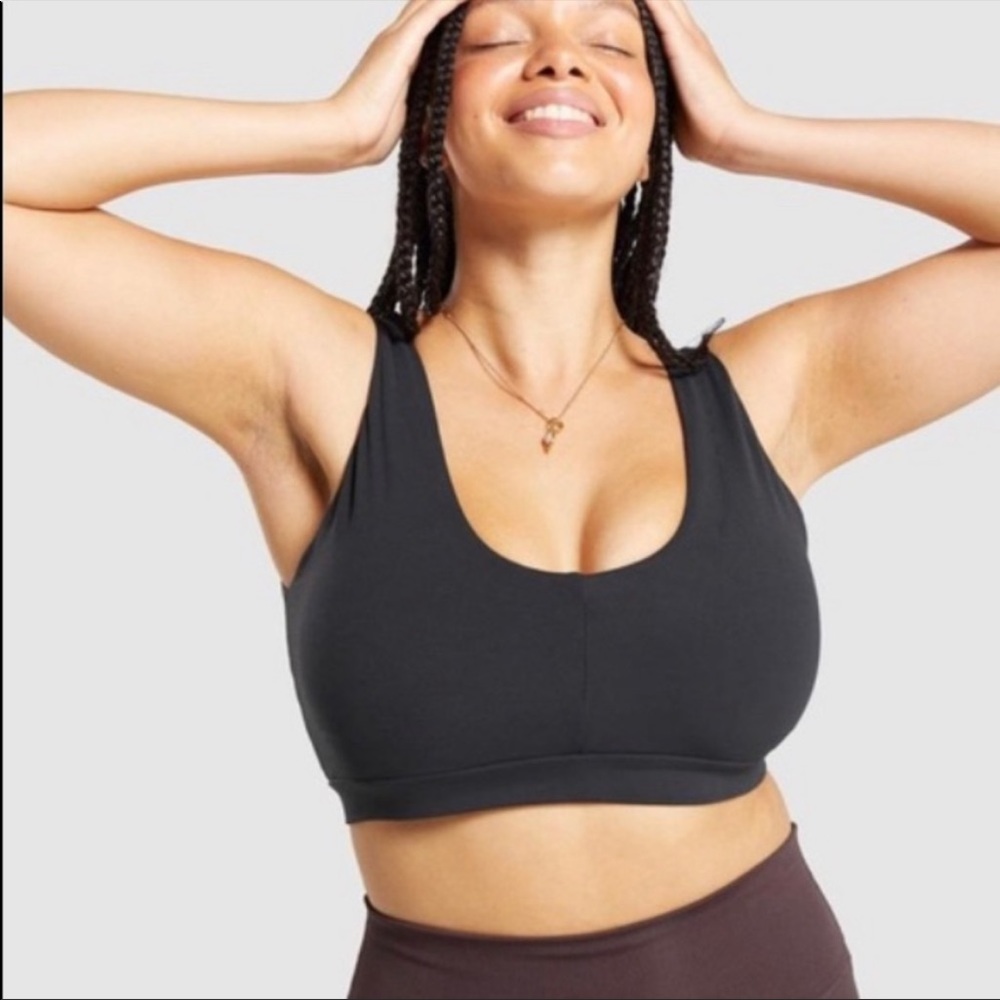 DONATING TODAY Gymshark Whitney Simmons new black sports bra